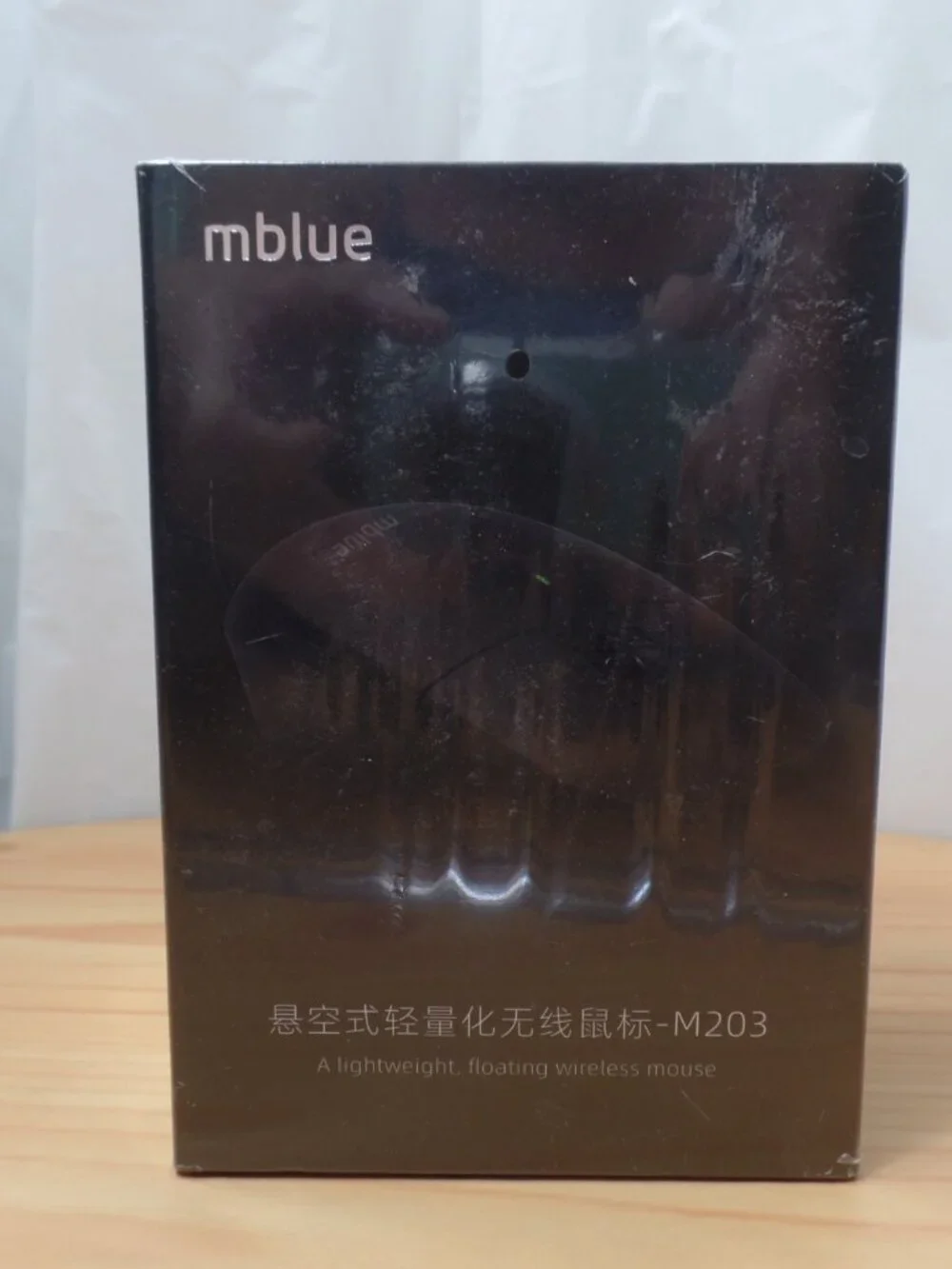 Mblue Lightweight Floating Wireless Mouse Black Type C Charger